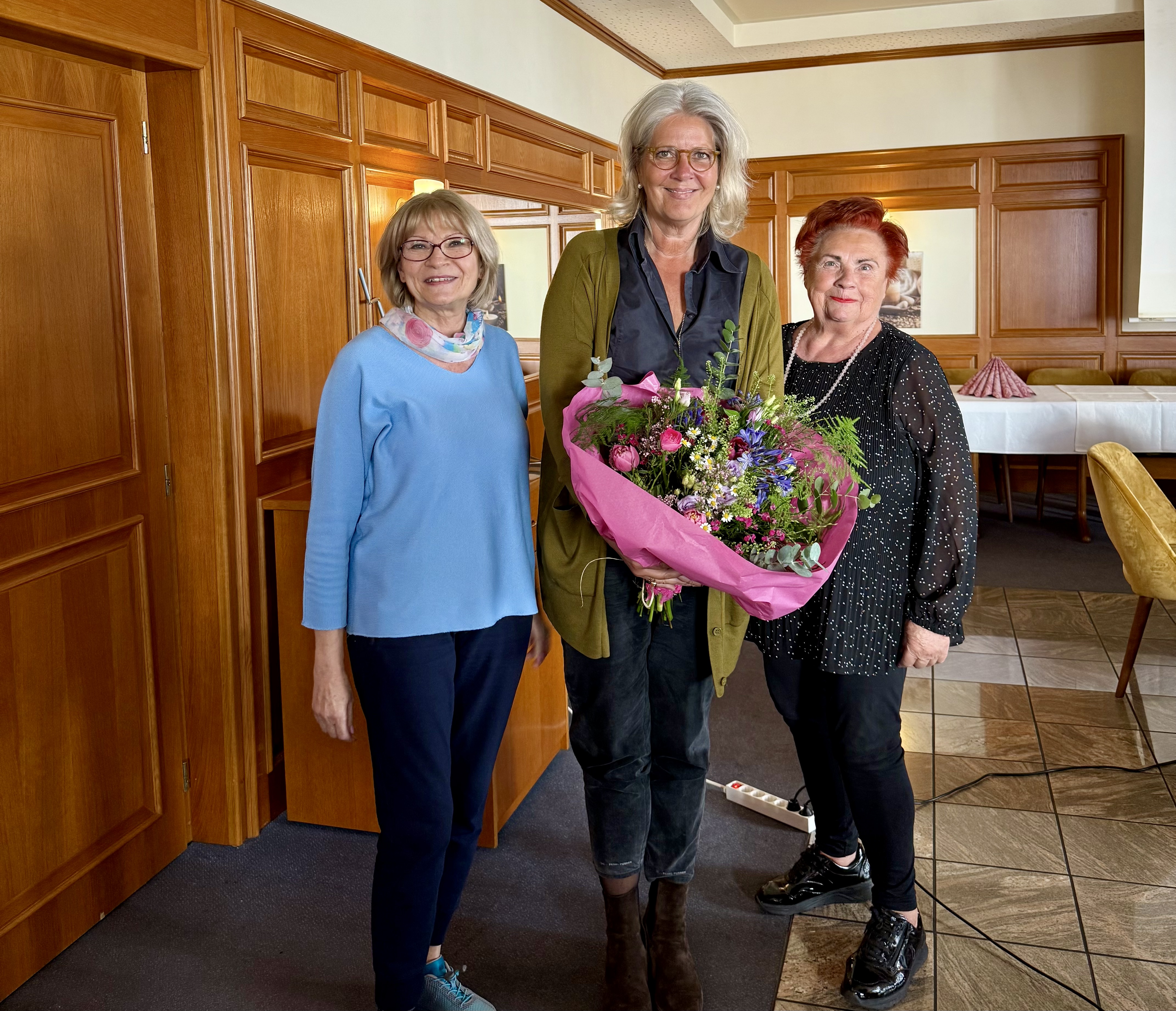 Regine Baschek, Dr. Brbel Kerkhoff und Annelie Hensel (von links nach rechts)